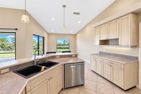 Villa ou maison à vendre à Englewood, Floride: 2 chambres, 153.94 m2 № 2425917 - photo 29