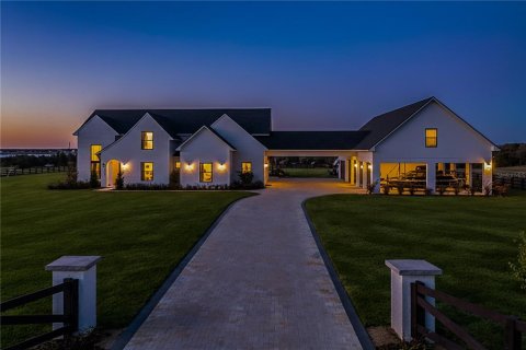 House in Frostproof, Florida 4 bedrooms, 371.61 sq.m. № 2116795