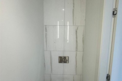 Condo in Miami, Florida, 1 bedroom  № 2082557 - photo 19