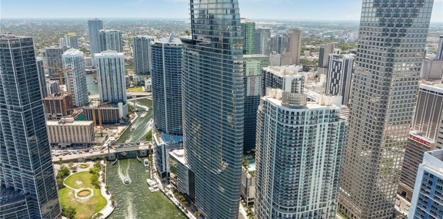Condo in Miami, Florida, 1 bedroom  № 2082557