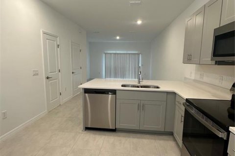 Townhouse in Kissimmee, Florida 2 bedrooms, 112.5 sq.m. № 2227653 - photo 7