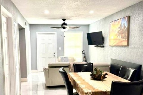 House in Marathon, Florida 2 bedrooms, 75.25 sq.m. № 1721661 - photo 5