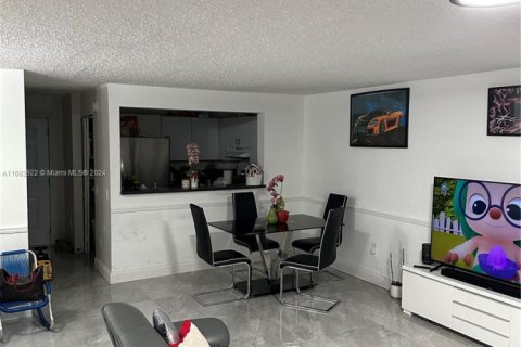 Condo in Miami, Florida, 3 bedrooms  № 1937365 - photo 6