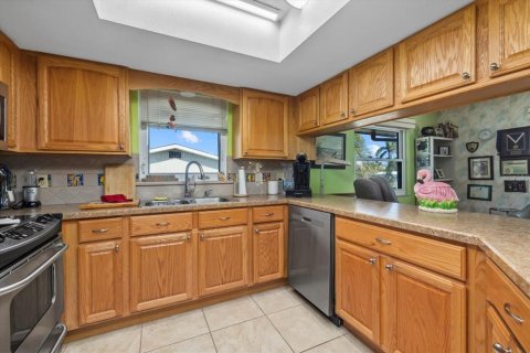 House in Englewood, Florida 2 bedrooms, 157.19 sq.m. № 1877190 - photo 5