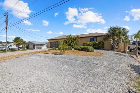 House in Englewood, Florida 2 bedrooms, 157.19 sq.m. № 1877190 - photo 24