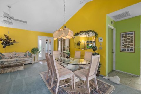 House in Englewood, Florida 2 bedrooms, 157.19 sq.m. № 1877190 - photo 2