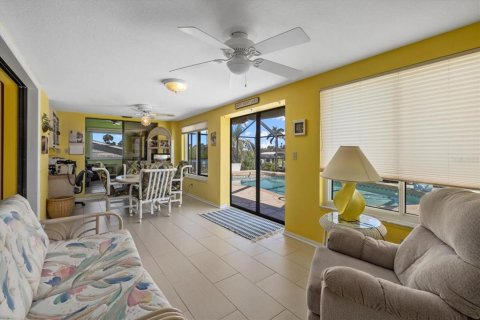 House in Englewood, Florida 2 bedrooms, 157.19 sq.m. № 1877190 - photo 11