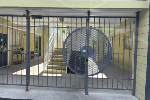 Copropriété à louer à Tampa, Floride: 2 chambres, 73.58 m2 № 2420223 - photo 2