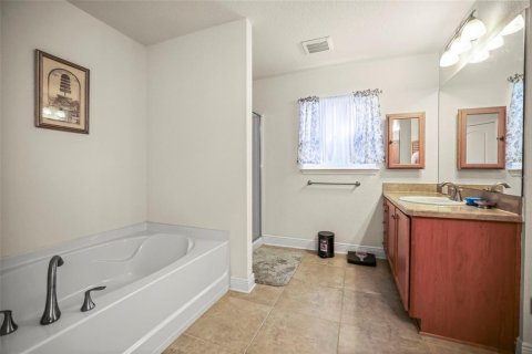 Casa en venta en Spring Hill, Florida, 4 dormitorios, 216.46 m2 № 1832183 - foto 15