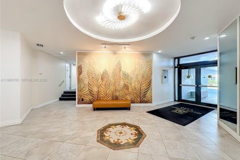 Снять в аренду кондоминиум в Форт-Лодердейл, Флорида 2 спальни, 103.12м2, № 2043554 - фото 24