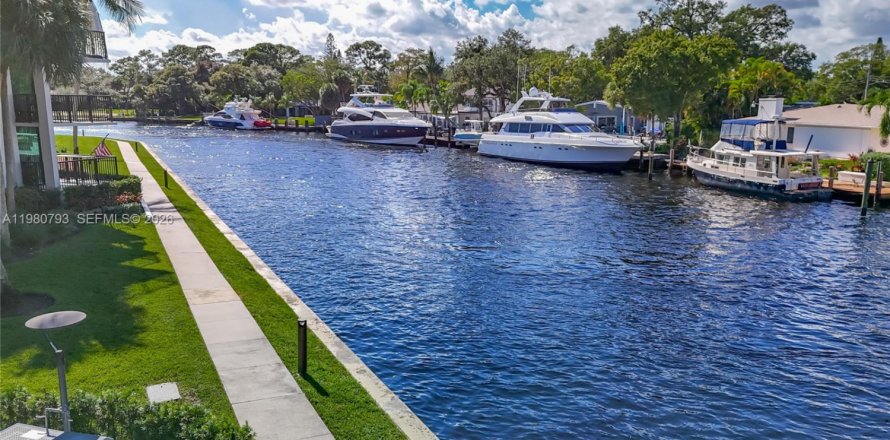 Кондоминиум с 2 спальнями в Форт-Лодердейл, Флорида № 2043554