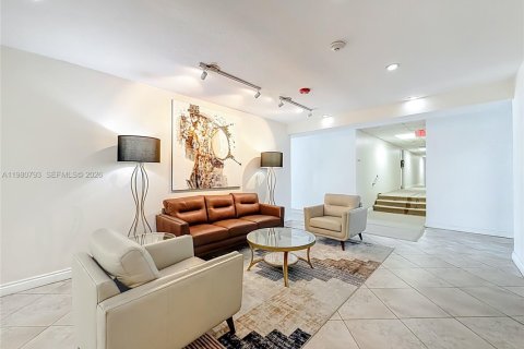 Снять в аренду кондоминиум в Форт-Лодердейл, Флорида 2 спальни, 103.12м2, № 2043554 - фото 2