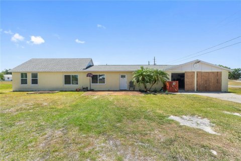 House in Zolfo Springs, Florida 3 bedrooms, 142.7 sq.m. № 1636801 - photo 1