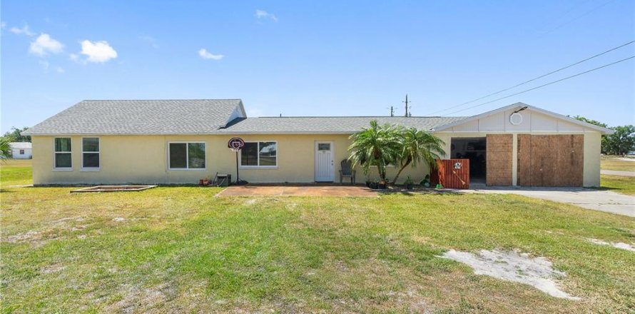 House in Zolfo Springs, Florida 3 bedrooms, 142.7 sq.m. № 1636801