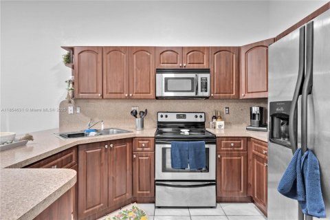 Villa ou maison à louer à Hialeah Gardens, Floride: 3 chambres, 106.28 m2 № 1872535 - photo 5