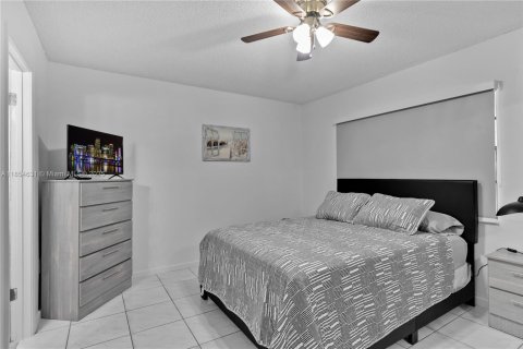 Villa ou maison à louer à Hialeah Gardens, Floride: 3 chambres, 106.28 m2 № 1872535 - photo 7