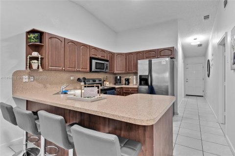 Villa ou maison à louer à Hialeah Gardens, Floride: 3 chambres, 106.28 m2 № 1872535 - photo 4