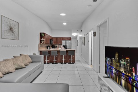 Casa en alquiler en Hialeah Gardens, Florida, 3 dormitorios, 106.28 m2 № 1872535 - foto 10