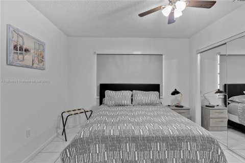 Villa ou maison à louer à Hialeah Gardens, Floride: 3 chambres, 106.28 m2 № 1872535 - photo 8