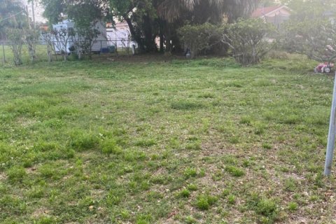 House in West Palm Beach, Florida 3 bedrooms, 109.25 sq.m. № 878467 - photo 1