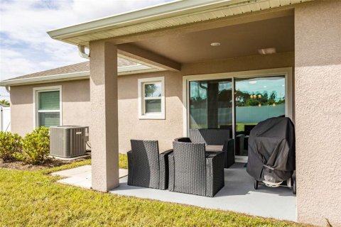 House in Palm Coast, Florida 4 bedrooms, 153.47 sq.m. № 2234397 - photo 26