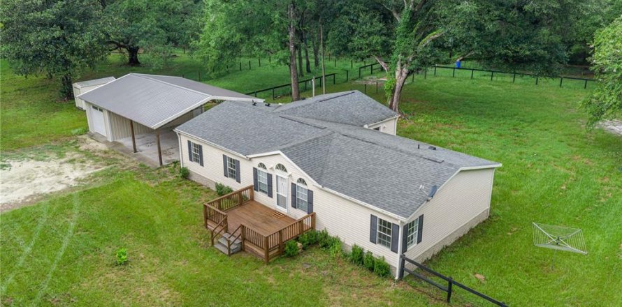 House in Morriston, Florida 3 bedrooms, 168.9 sq.m. № 2398297