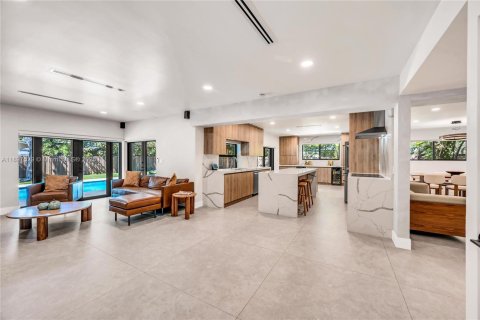 House in Pinecrest, Florida 5 bedrooms, 282.33 sq.m. № 1949102 - photo 27