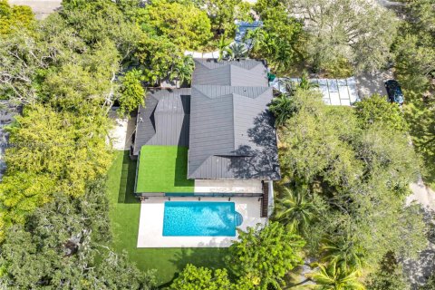 House in Pinecrest, Florida 5 bedrooms, 282.33 sq.m. № 1949102 - photo 13