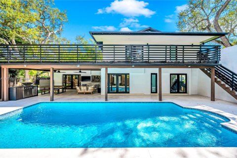 House in Pinecrest, Florida 5 bedrooms, 282.33 sq.m. № 1949102 - photo 1