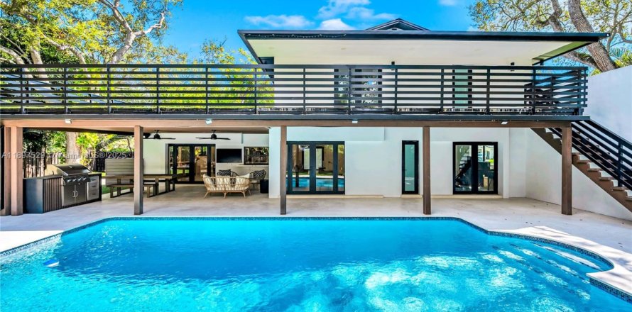 House in Pinecrest, Florida 5 bedrooms, 282.33 sq.m. № 1949102