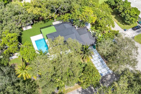 House in Pinecrest, Florida 5 bedrooms, 282.33 sq.m. № 1949102 - photo 11