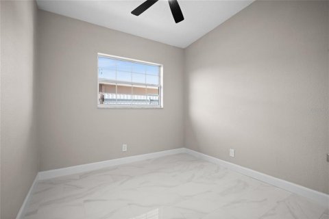 House in Tampa, Florida 4 bedrooms, 133.5 sq.m. № 1831880 - photo 11