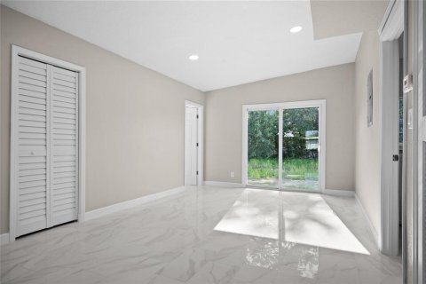 House in Tampa, Florida 4 bedrooms, 133.5 sq.m. № 1831880 - photo 4