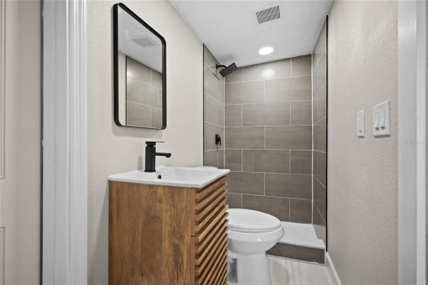 House in Tampa, Florida 4 bedrooms, 133.5 sq.m. № 1831880 - photo 3