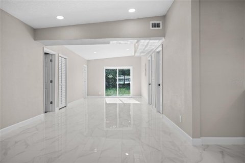 House in Tampa, Florida 4 bedrooms, 133.5 sq.m. № 1831880 - photo 21