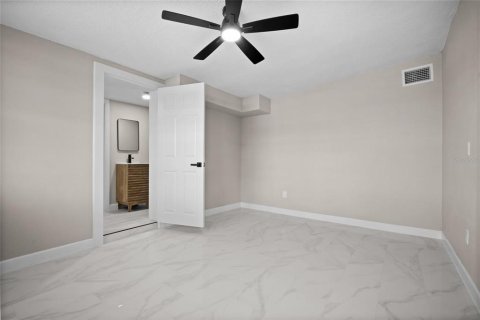 House in Tampa, Florida 4 bedrooms, 133.5 sq.m. № 1831880 - photo 15