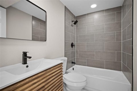 House in Tampa, Florida 4 bedrooms, 133.5 sq.m. № 1831880 - photo 24