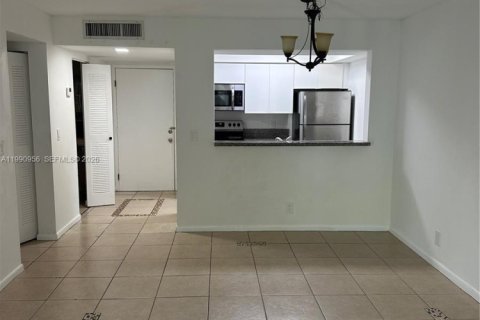 Condominio en alquiler en Coral Springs, Florida, 1 dormitorio, 55.56 m2 № 2058117 - foto 3