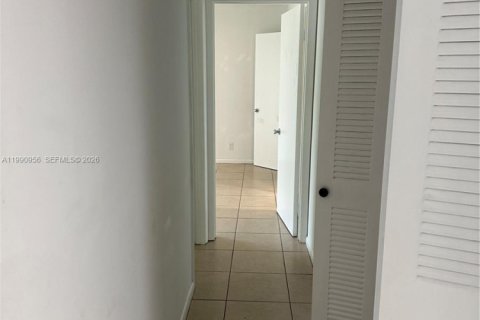 Condominio en alquiler en Coral Springs, Florida, 1 dormitorio, 55.56 m2 № 2058117 - foto 5