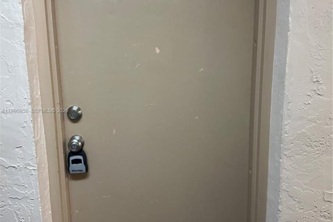 Condominio en alquiler en Coral Springs, Florida, 1 dormitorio, 55.56 m2 № 2058117 - foto 24