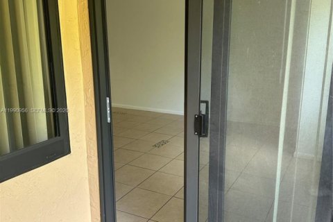 Condominio en alquiler en Coral Springs, Florida, 1 dormitorio, 55.56 m2 № 2058117 - foto 8