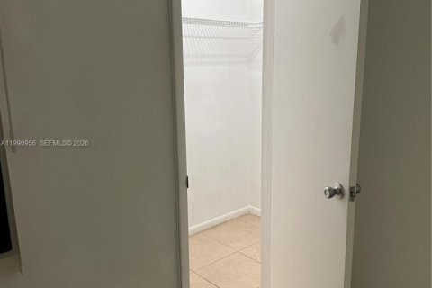 Condominio en alquiler en Coral Springs, Florida, 1 dormitorio, 55.56 m2 № 2058117 - foto 12