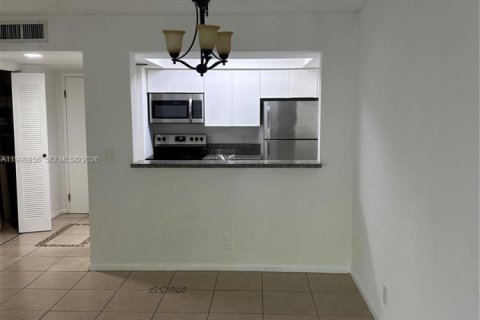 Condominio en alquiler en Coral Springs, Florida, 1 dormitorio, 55.56 m2 № 2058117 - foto 4