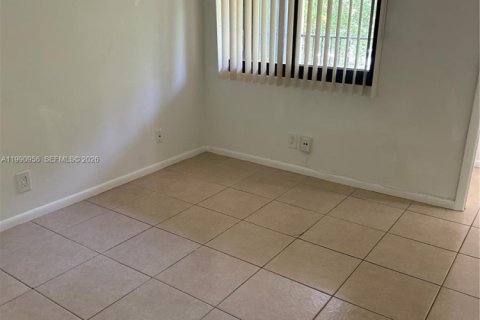 Condominio en alquiler en Coral Springs, Florida, 1 dormitorio, 55.56 m2 № 2058117 - foto 11