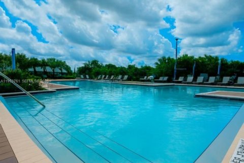 Condominio en alquiler en Miami, Florida, 3 dormitorios, 157.47 m2 № 2011755 - foto 7