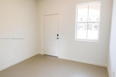 Condominio en alquiler en Miami, Florida, 3 dormitorios, 157.47 m2 № 2011755 - foto 12