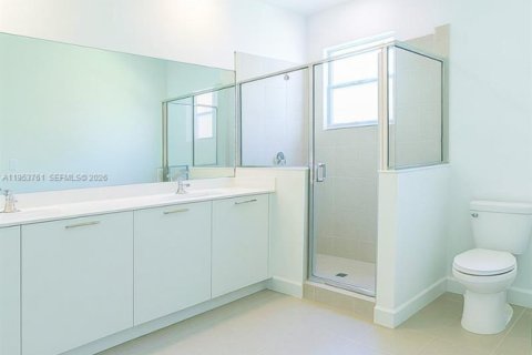 Condominio en alquiler en Miami, Florida, 3 dormitorios, 157.47 m2 № 2011755 - foto 13