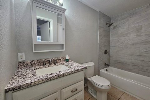 Apartment in Zephyrhills, Florida 3 bedrooms, 96.99 sq.m. № 2383408 - photo 4