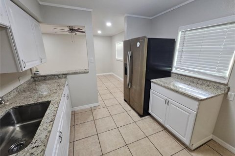 Apartment in Zephyrhills, Florida 3 bedrooms, 96.99 sq.m. № 2383408 - photo 10