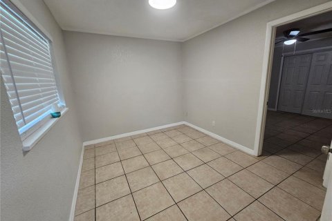 Apartment in Zephyrhills, Florida 3 bedrooms, 96.99 sq.m. № 2383408 - photo 8